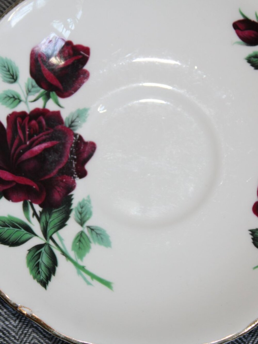 Vintage/MCM Royal Vale Red Roses White China Saucer w/ Gold Rims - Picture 10 of 14